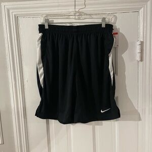 nike tech woven crinkle short